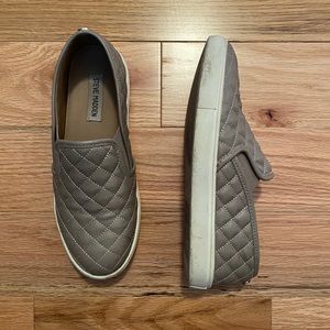 Steve Madden taupe quilted sneakers
